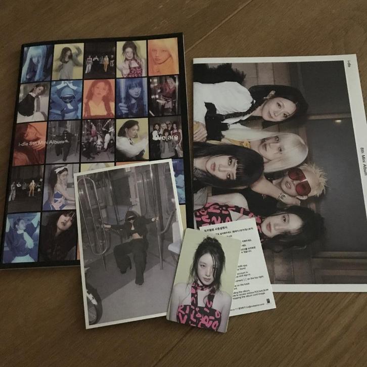 I-dle we are poca album, Verzamelen, Muziek, Artiesten en Beroemdheden, Zo goed als nieuw, Cd of Plaat, Ophalen of Verzenden