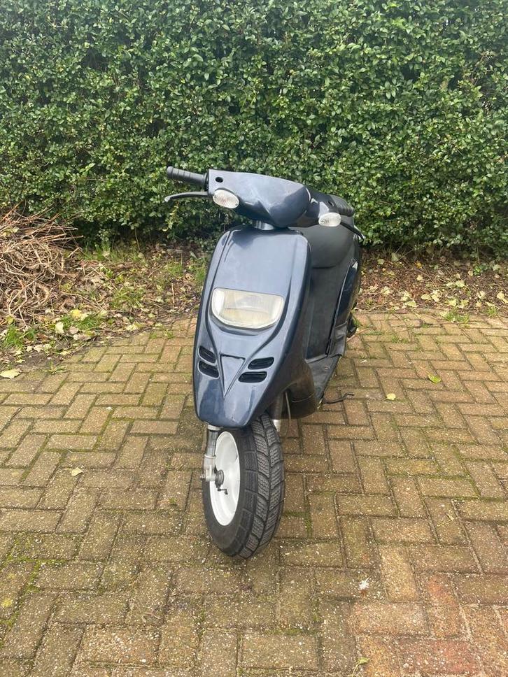 Piaggio typhoon (MOET ZSM WEG), Fietsen en Brommers, Scooters | Piaggio, Gebruikt, Overige modellen, Maximaal 45 km/u, Tweetakt
