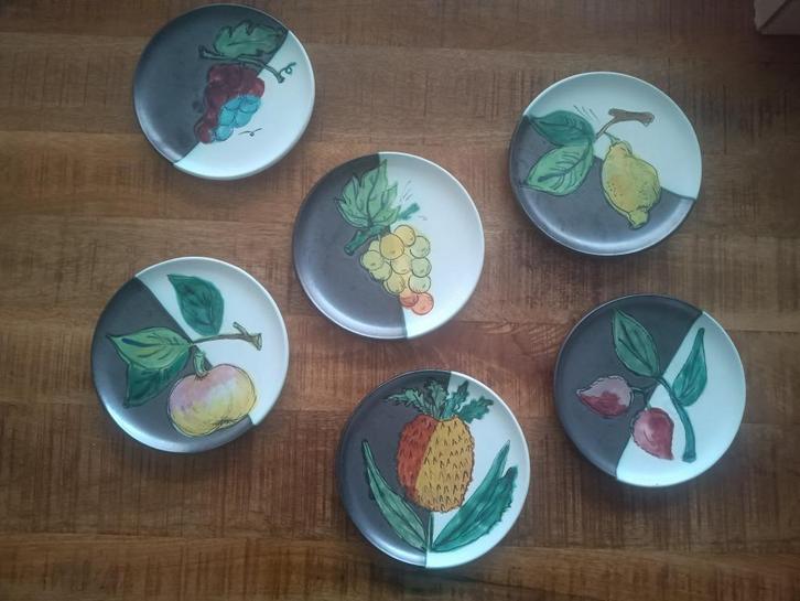 6x keramiek (wand)borden  Cerenne Vallauris  + signature .R., Antiek en Kunst, Antiek | Keramiek en Aardewerk, Ophalen of Verzenden