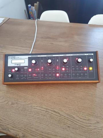 Slim Phatty Moog Analog Synthesizer beschikbaar voor biedingen