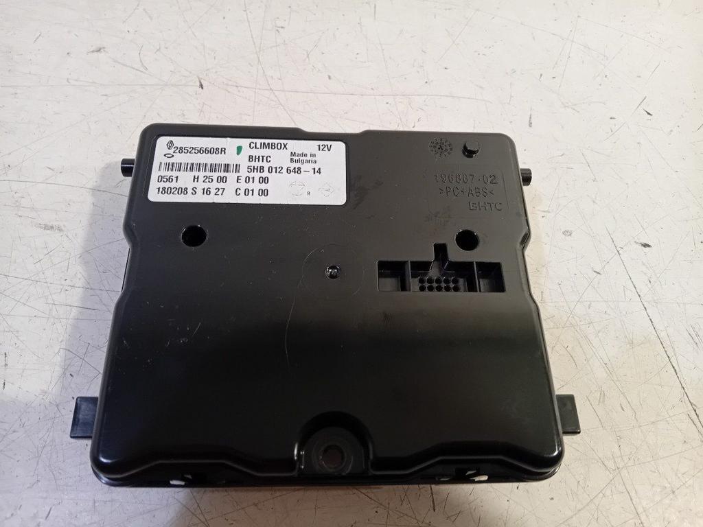 Computer climate control Renault Mégane, Onderdelen@venauto.nl, Van der Ven Autorecycling B.V., Gebruikt, Ettenseweg 76, 4706 PB Roosendaal, The Netherlands