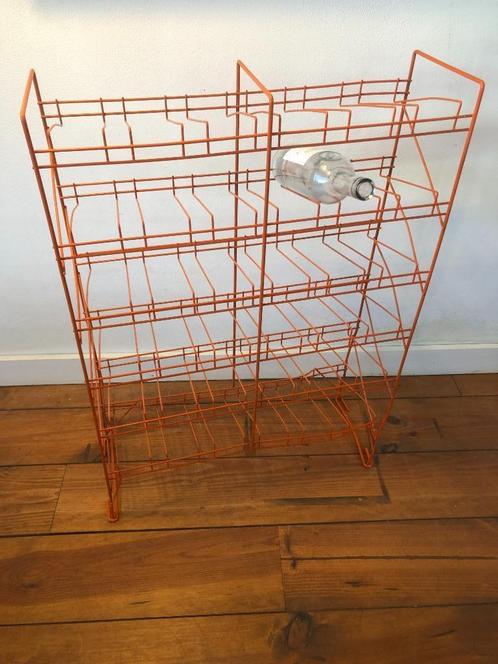 Origineel oranje wijnrek van Tomado, vintage design, Huis en Inrichting, Woonaccessoires | Wijnrekken, Zo goed als nieuw, 25 flessen of meer