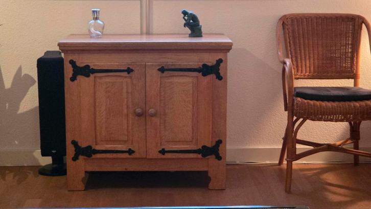 Houten kastje met deuren, in mooie staat, Huis en Inrichting, Kasten | Buffetkasten, Gebruikt, Minder dan 100 cm, Minder dan 50 cm