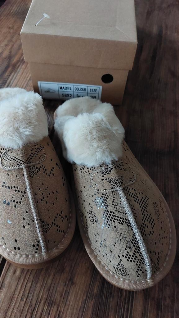 Dames pantoffels nieuw, Kleding | Dames, Schoenen, Nieuw, Pantoffels of Sloffen, Beige, Ophalen of Verzenden