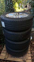 4 banden met originele Volvo xc60 18 inch velgen, Auto diversen, Auto-accessoires, Ophalen, Gebruikt