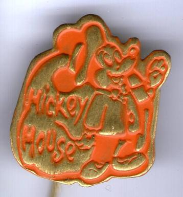 Mickey Mouse oranje op koper stripfiguur speldje ( S_119 ) beschikbaar voor biedingen