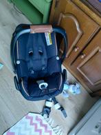 Maxi Cosi baby car seat with two adaptors, Kinderen en Baby's, Autogordel, Ophalen of Verzenden, Zo goed als nieuw, 0 t/m 13 kg