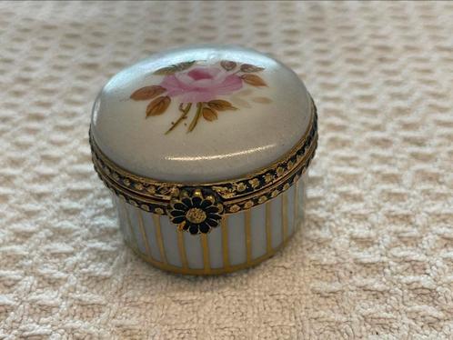 Limoges France, antiek pillendoosje gemerkt, Antiek en Kunst, Curiosa en Brocante, Ophalen of Verzenden
