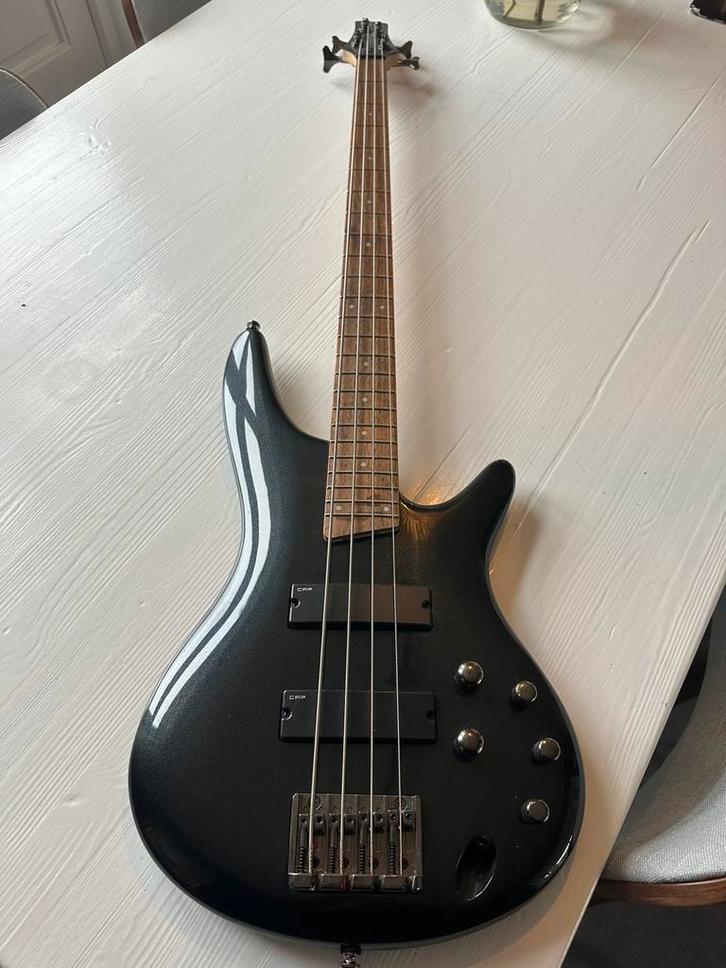 Ibanez sdgr bassgitaar, serie SR300 met versterker en meer, Muziek en Instrumenten, Snaarinstrumenten | Gitaren | Bas, Zo goed als nieuw