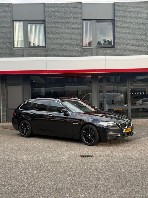 BMW 5-serie Touring 520d High Executive | DEALER ONDER | PAN, Auto's, BMW, Bedrijf, Te koop, 5-Serie, ABS, Achteruitrijcamera