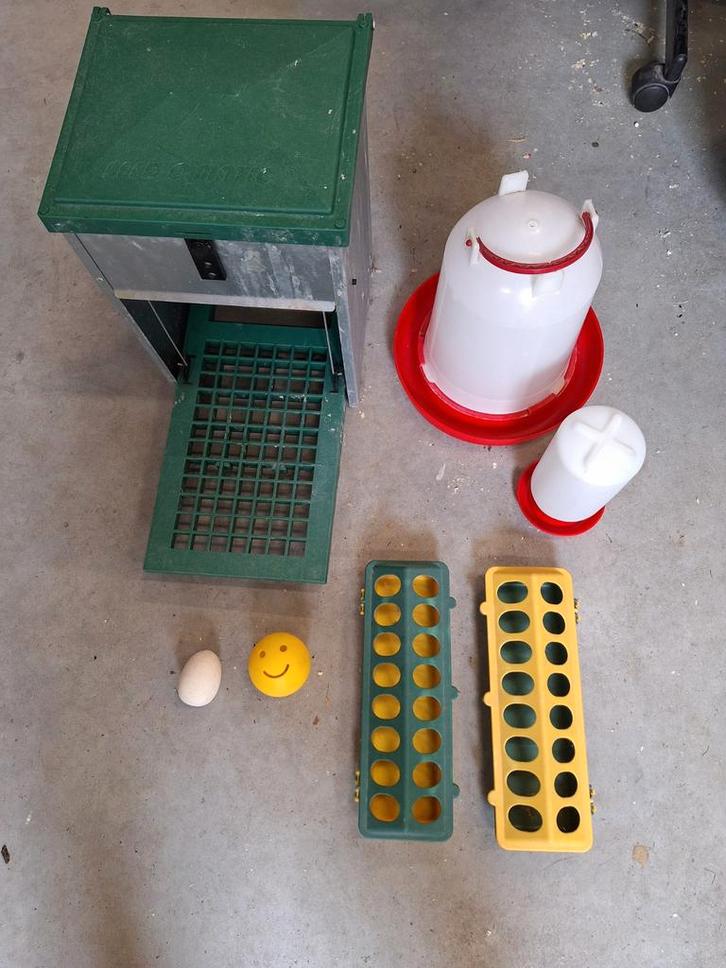 Kip en kuiken voeder en drink bakken, Dieren en Toebehoren, Pluimvee | Toebehoren, Drinken en Voederen, Ophalen of Verzenden