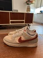 Nike dunk low terry swoosh 40,5 als nieuw, Ophalen of Verzenden, Zo goed als nieuw, Overige kleuren