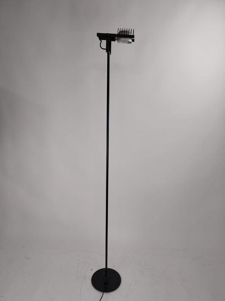 Artemide vloerlamp Sintesi Terra, design Ernesto Gismondi, Huis en Inrichting, Lampen | Vloerlampen, Zo goed als nieuw, Metaal