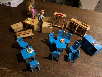 Poppenhuis meubels. beschikbaar voor biedingen