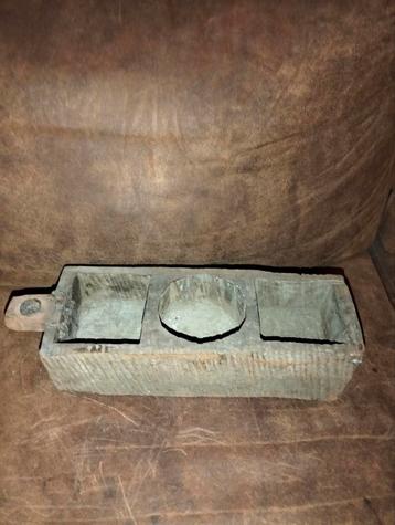 Brocante leuke verweerde houten 3 vaks bakje. Spice doos beschikbaar voor biedingen