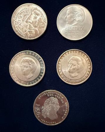 5x Zilveren 50 Gulden Beatrix Herdenkingsmunten beschikbaar voor biedingen