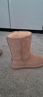 Bearpaw boots, Beige, Lage of Enkellaarzen, Ophalen of Verzenden, Zo goed als nieuw