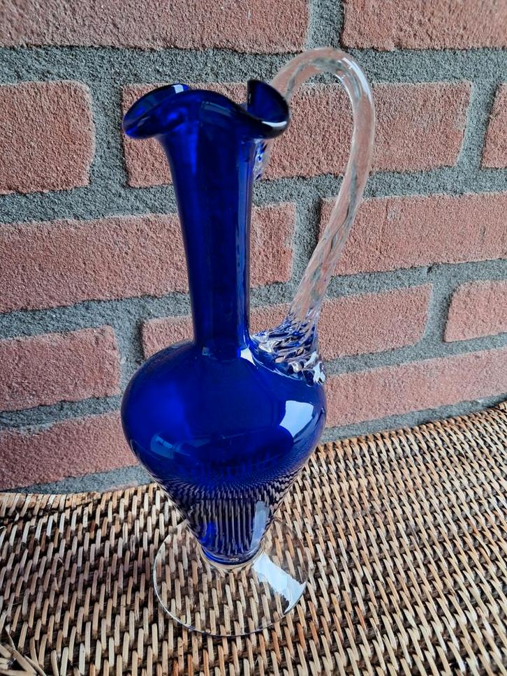 Prachtig mond geblazen blauwe glazen schenkkan of vaasje., Antiek en Kunst, Antiek | Vazen, Ophalen of Verzenden