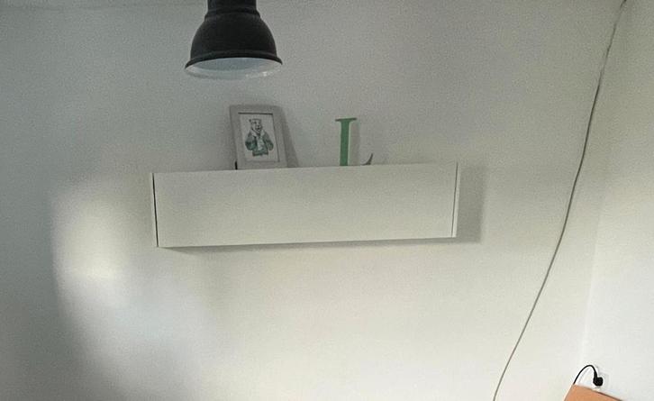 Ramsätra witte hangende wandkast, Huis en Inrichting, Kasten | Wandmeubels, Zo goed als nieuw, Minder dan 100 cm, Minder dan 150 cm