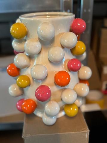 Luxe vaas met ballen met lichte verzendschade 50% korting beschikbaar voor biedingen