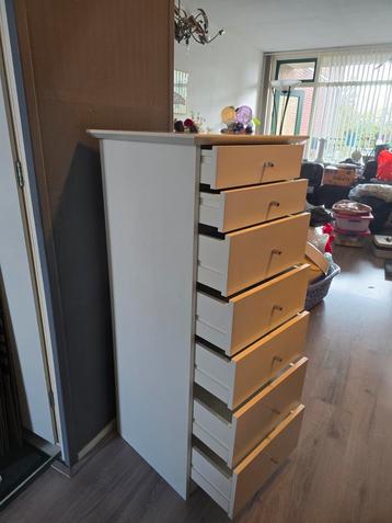 Witte ladekast met 6 lades beschikbaar voor biedingen
