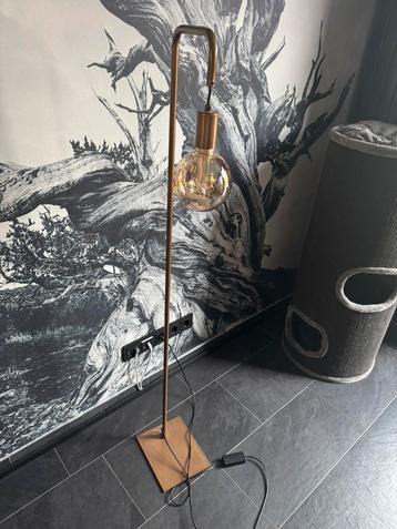 Stoere lamp met dimmer beschikbaar voor biedingen