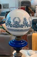 Lamp mooie oude olielamp tafellamp blauw glazen voetstuk, Huis en Inrichting, Lampen | Tafellampen, Ophalen of Verzenden