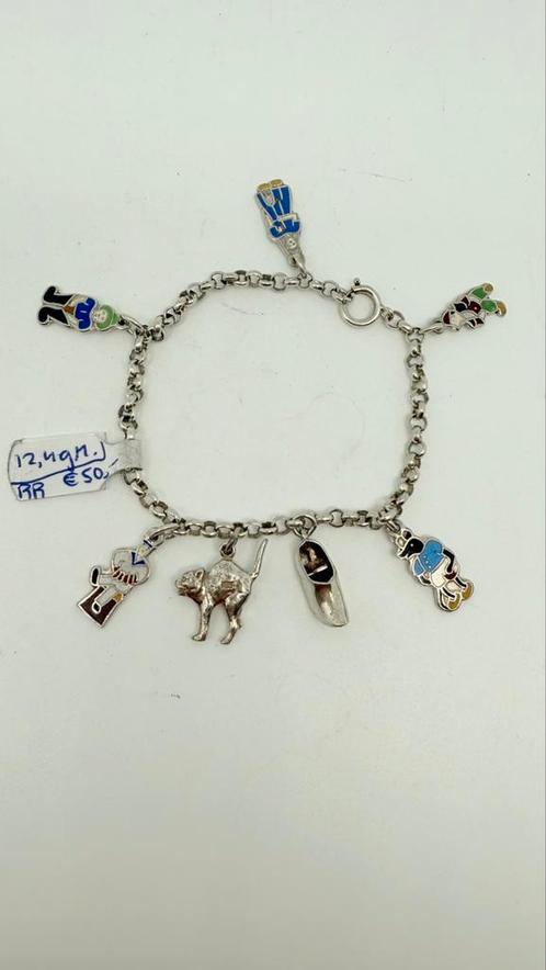 Oud zilveren bedelbandje met 8 bedels er aan., Sieraden, Tassen en Uiterlijk, Armbanden, Gebruikt, Zilver, Zilver, Met bedels of kralen