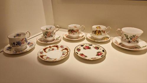 Antiek Engels Servies kopjes (31st) en schoteltjes (42st), Antiek en Kunst, Antiek | Servies compleet, Ophalen