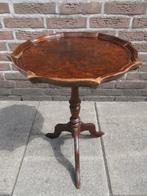 Antiek tafeltje driepoot bijzettafel notenhouten tafel, Ophalen of Verzenden