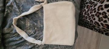 Wollen creme schoudertas beschikbaar voor biedingen