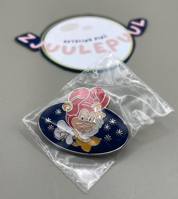 Efteling pin wijzende pardoes, Verzamelen, Efteling, Zo goed als nieuw, Button of Speldje, Verzenden