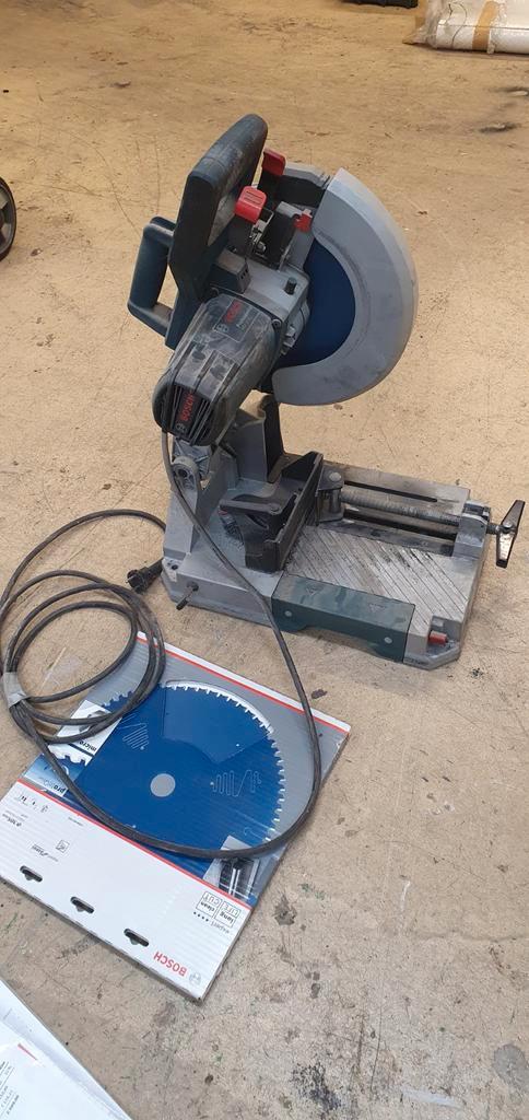 Bosch GCD 12 JL Metaalafkortzaag + extra zaagblad, Doe-het-zelf en Verbouw, Gereedschap | Zaagmachines, Gebruikt, Afkortzaag, 1200 watt of meer