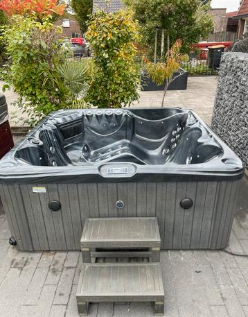 Jacuzzi Balboa | Devine | 2 jaar oud | beschikbaar voor biedingen