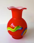 Glazen vaas rood opaline met band geel en blauw 2689-g, Antiek en Kunst, Antiek | Glas en Kristal, Ophalen of Verzenden