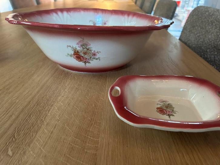 Vintage waskom en zeepbakje met bloemmotief, Antiek en Kunst, Antiek | Keramiek en Aardewerk, Ophalen of Verzenden