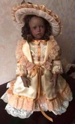 Porseleinen Pop in Jurk en Hoed - Verzamelobject, Verzamelen, Poppen, Ophalen of Verzenden, Zo goed als nieuw, Pop