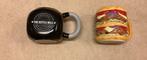 2 Grote mokken - The Kettle Well - Hamburger, Ophalen of Verzenden, Nieuw, Overige stijlen, Overige typen