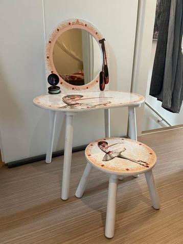 Kaptafel met Kruk - Ballerina Thema beschikbaar voor biedingen