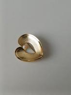 Goudkleurige Hart Broche met Parel, Ophalen, Overige materialen, Minder dan 4 cm, Zo goed als nieuw