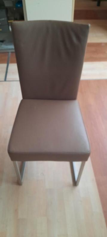 Mooi eetkamer stoel beschikbaar voor biedingen