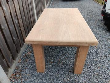 Mooie blanke eiken eettafel beschikbaar voor biedingen