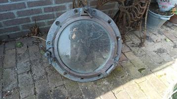 antieke messing patrijspoort beschikbaar voor biedingen
