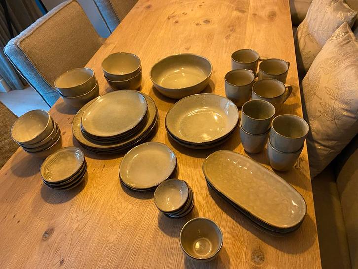 Zandkleurig Aardewerk Servies - ZGAN, Huis en Inrichting, Keuken | Servies, Zo goed als nieuw, Compleet servies, Effen, Aardewerk