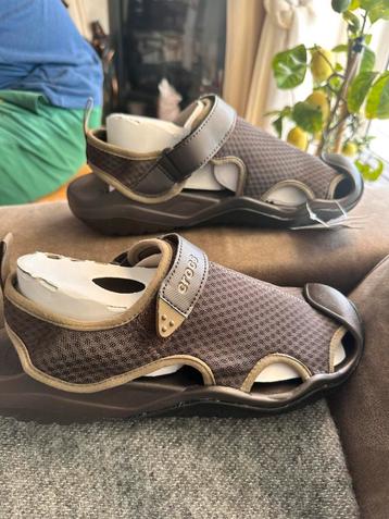 Crocs mesh deck espresso  beschikbaar voor biedingen