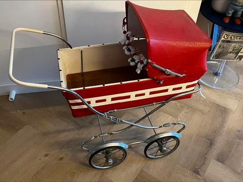 Prachtige vintage retro rode skai poppenwagen goede staat, Antiek en Kunst, Antiek | Speelgoed, Ophalen