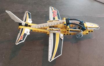 Lego Technic nummer 42044 Straaljager beschikbaar voor biedingen