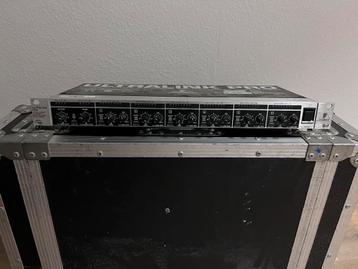 Behringer Ultralink Pro MX882 – 8-kanaals mixer/splitter beschikbaar voor biedingen