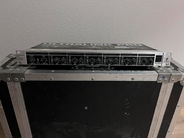 Behringer Ultralink Pro MX882 – 8-kanaals mixer/splitter, Audio, Tv en Foto, Professionele Audio-, Tv- en Video-apparatuur, Zo goed als nieuw