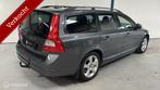 Volvo V70 2.5T Momentum DYNAUDIO / XENON, Gebruikt, 2521 cc, Handgeschakeld, 1567 kg